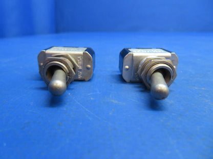 1964 Cessna 172 Switch / Circuit Breaker P/N W31-X2M1G-40 LOT OF 4 (0123-608)