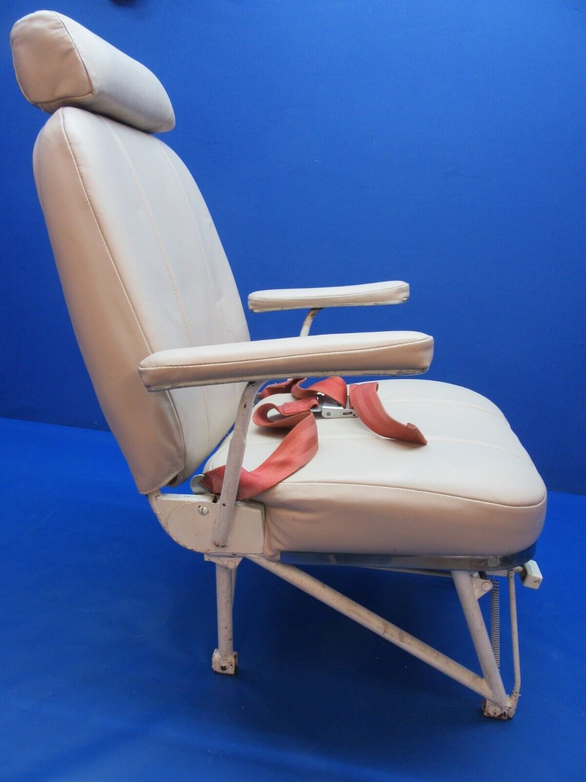 Cessna 401 Forward Facing Passenger Seat P/N 5014000-1 (0523-11)
