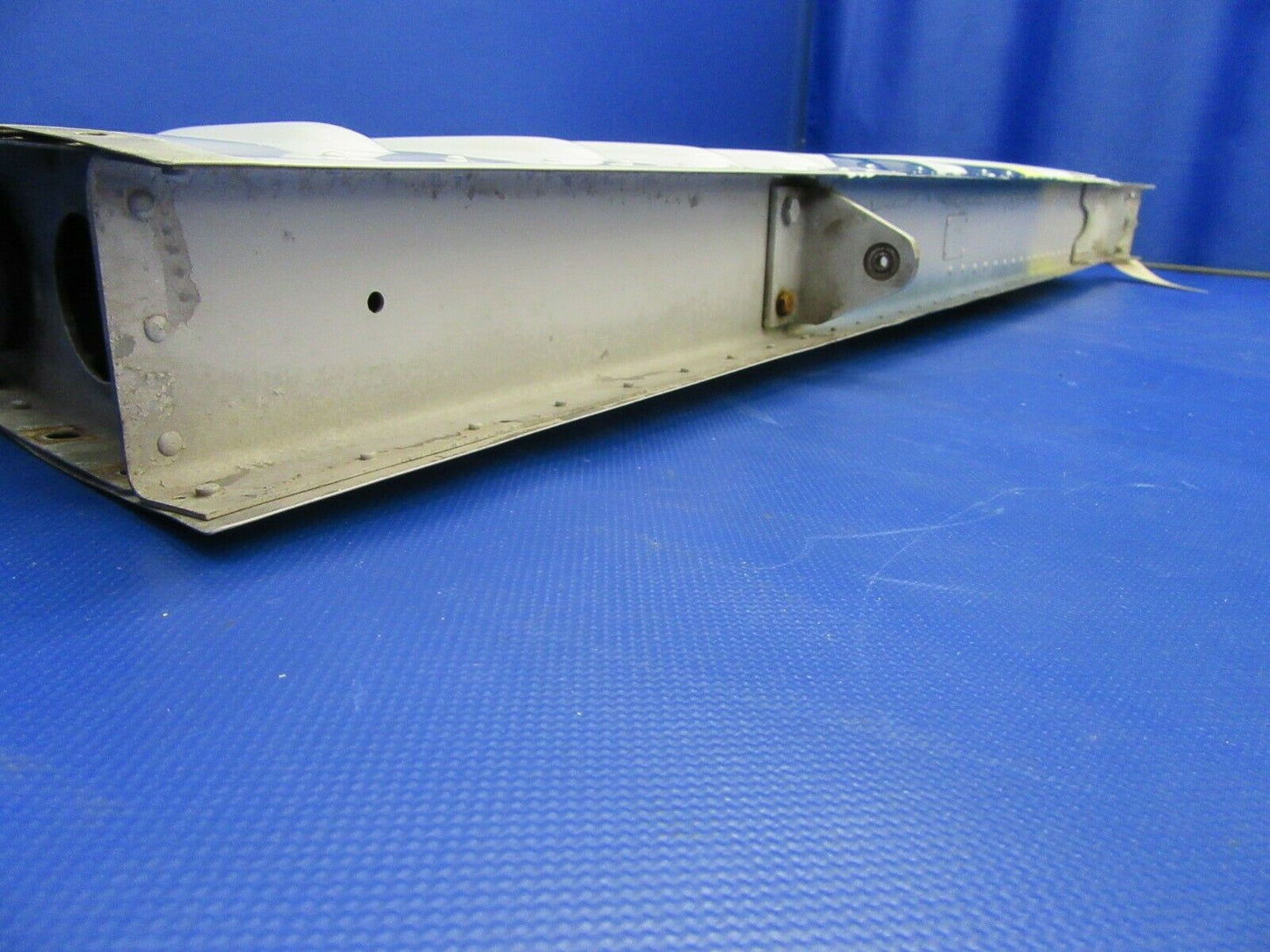 Piper PA-28-235 Vertical Fin / Stabilizer Assembly P/N 63500-00 (0121-223)
