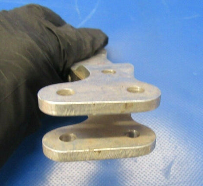 Piper Comanche / Twin Arm Assy Landing Gear Retract RH 25137-000 (0419-275)