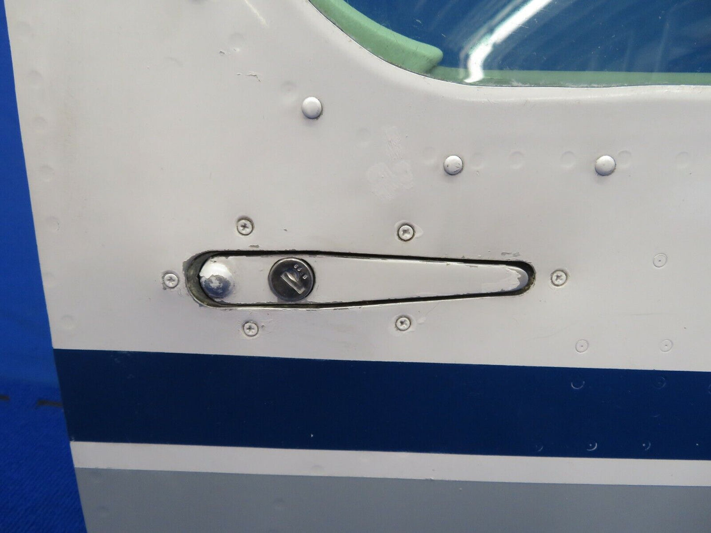 1980 Beech 58 Baron Cabin Door Assy w/ Key P/N 36-420010-13 Green Tint (0422-02)
