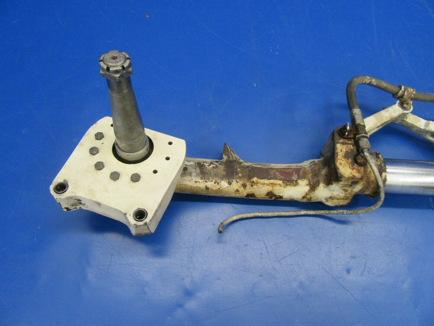 Cessna 310 Main Gear LH P/N 0841000-97, 0841201-1 (1119-427)