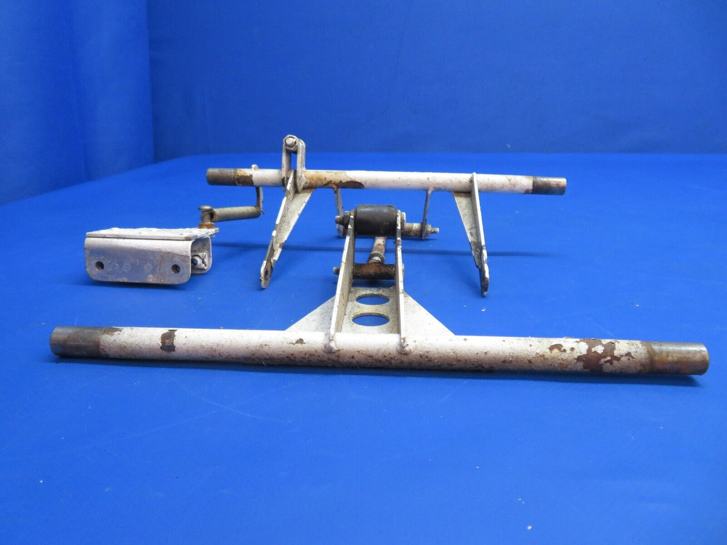 Piper PA-34-200T Seneca II Tube Nose Gear Door Actuation P/N 95771-00 (0223-822)