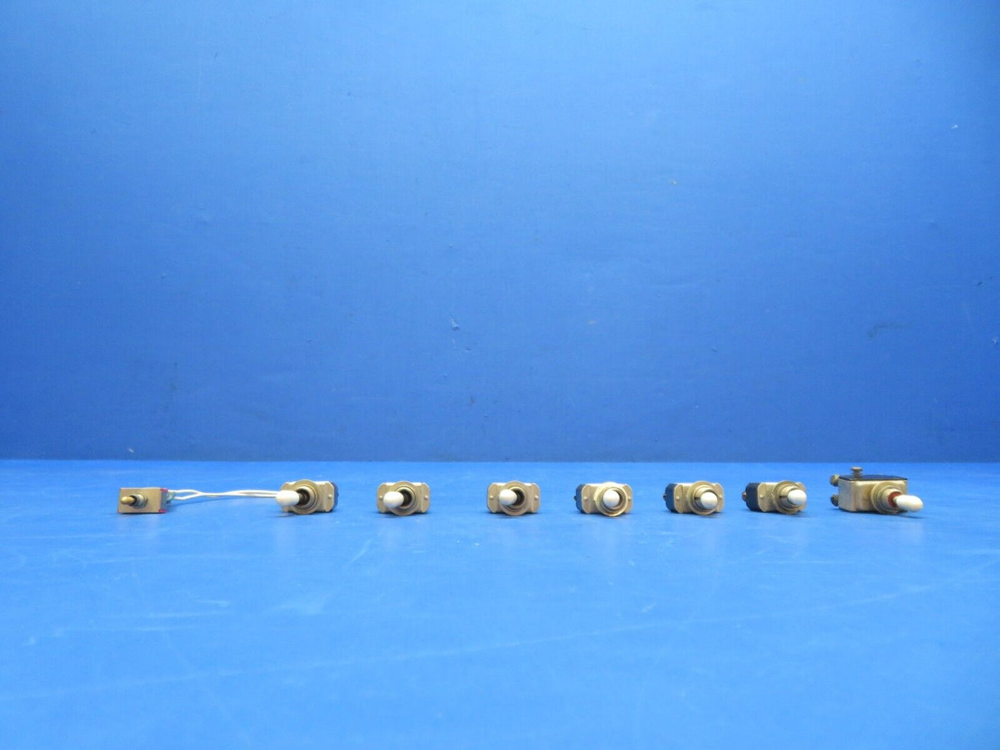 Cessna 310 / 310Q Cutler Hammer Toggle Switch P/N AN3021-2 LOT OF 8 (0923-318)