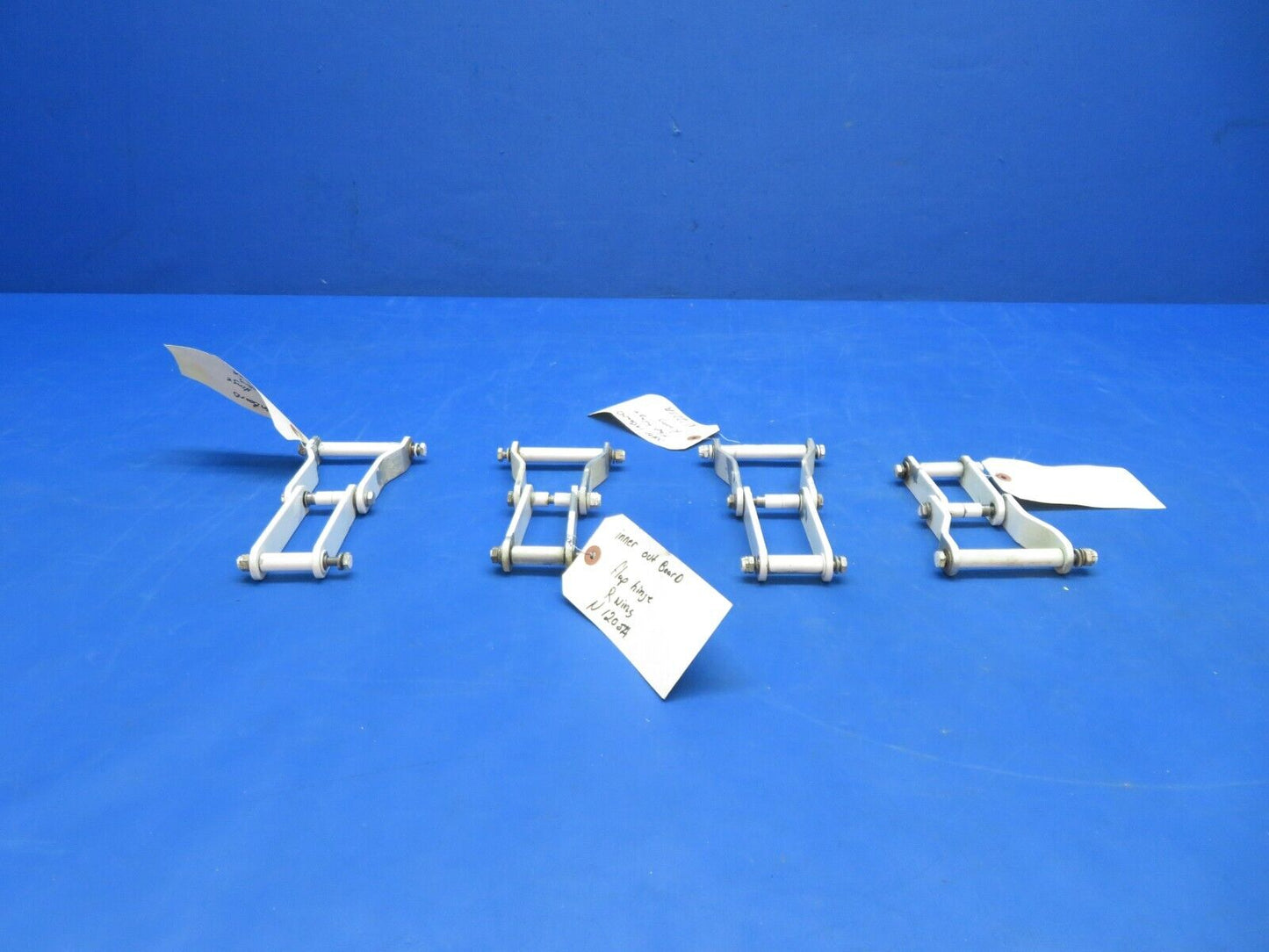 Cessna 310 / 310Q Right Wing Flap Scissors Assy P/N 0862101 LOT (0923-697)