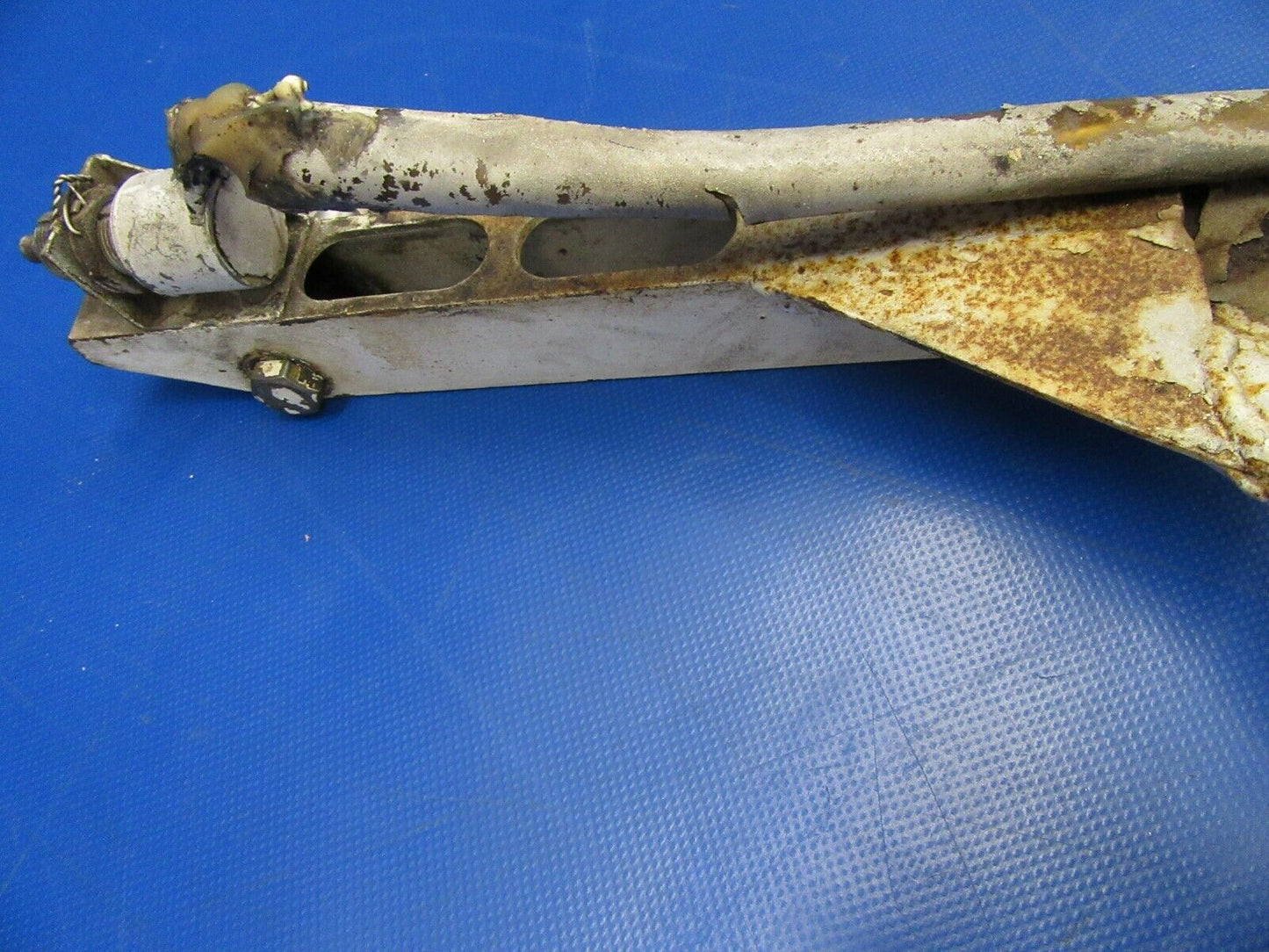 Beech B-24R Brace Main Gear Retract RH w/ Switch P/N 169-810027-2 (0719-257)