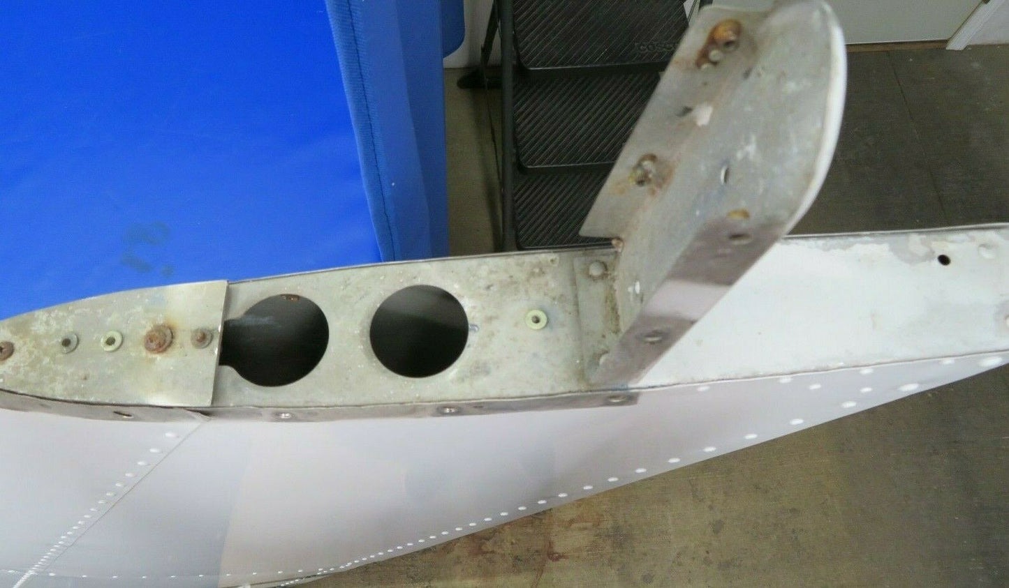 Cessna 182P / 182 Vertical Fin 1231000-23, 1231000-24 (0320-41)
