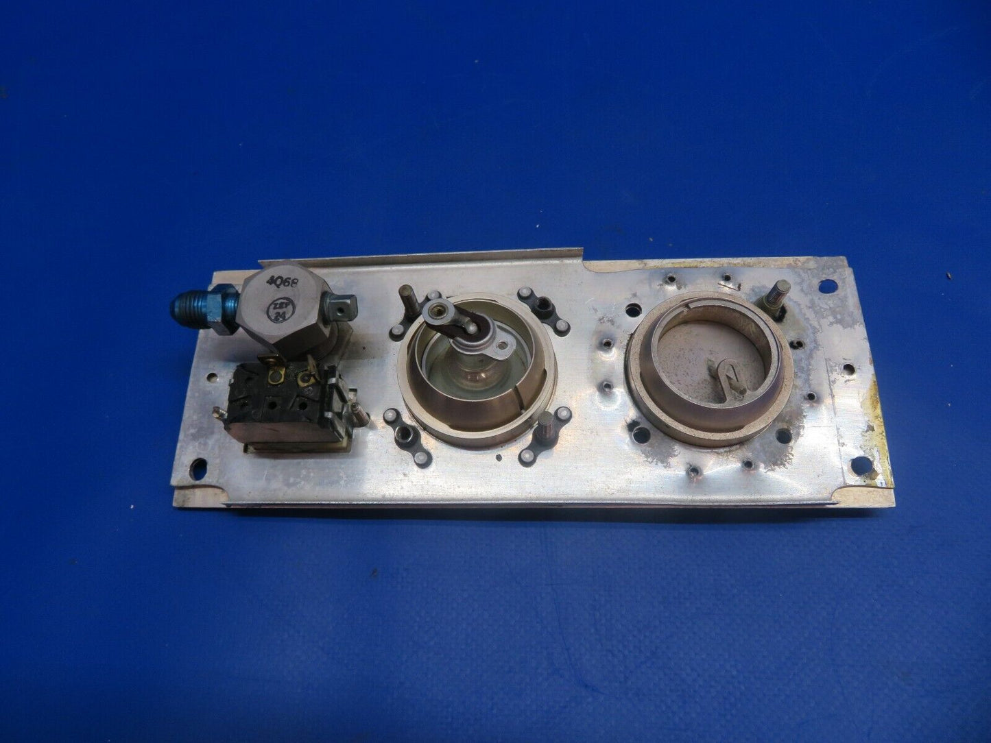 Cessna Wemac Air Vent / Light/ Oxygen Overhead Panel Assy P/N 2375-25 (0922-801)