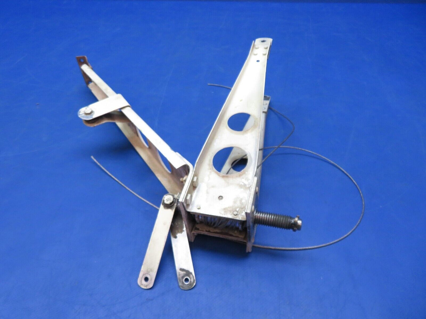 Piper PA-28-140 Stabilator Trim Bracket Assy P/N 63530-00 (1123-145)