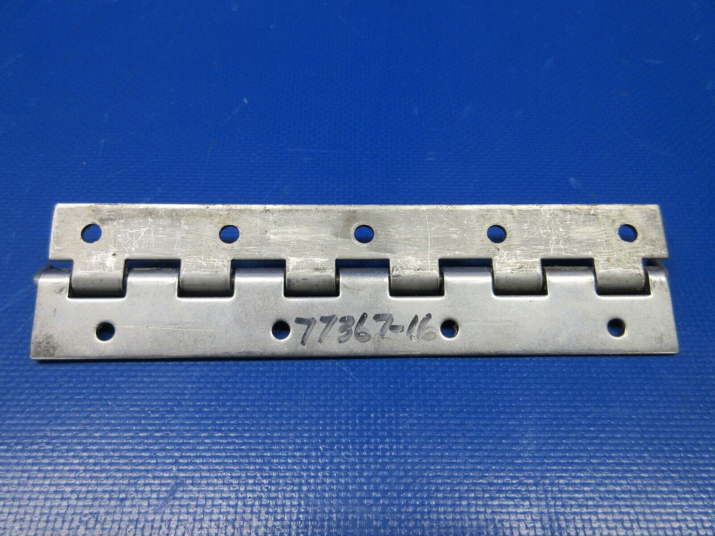 NOS Piper Aileron Hinge P/N 773667-16 (1223-670)