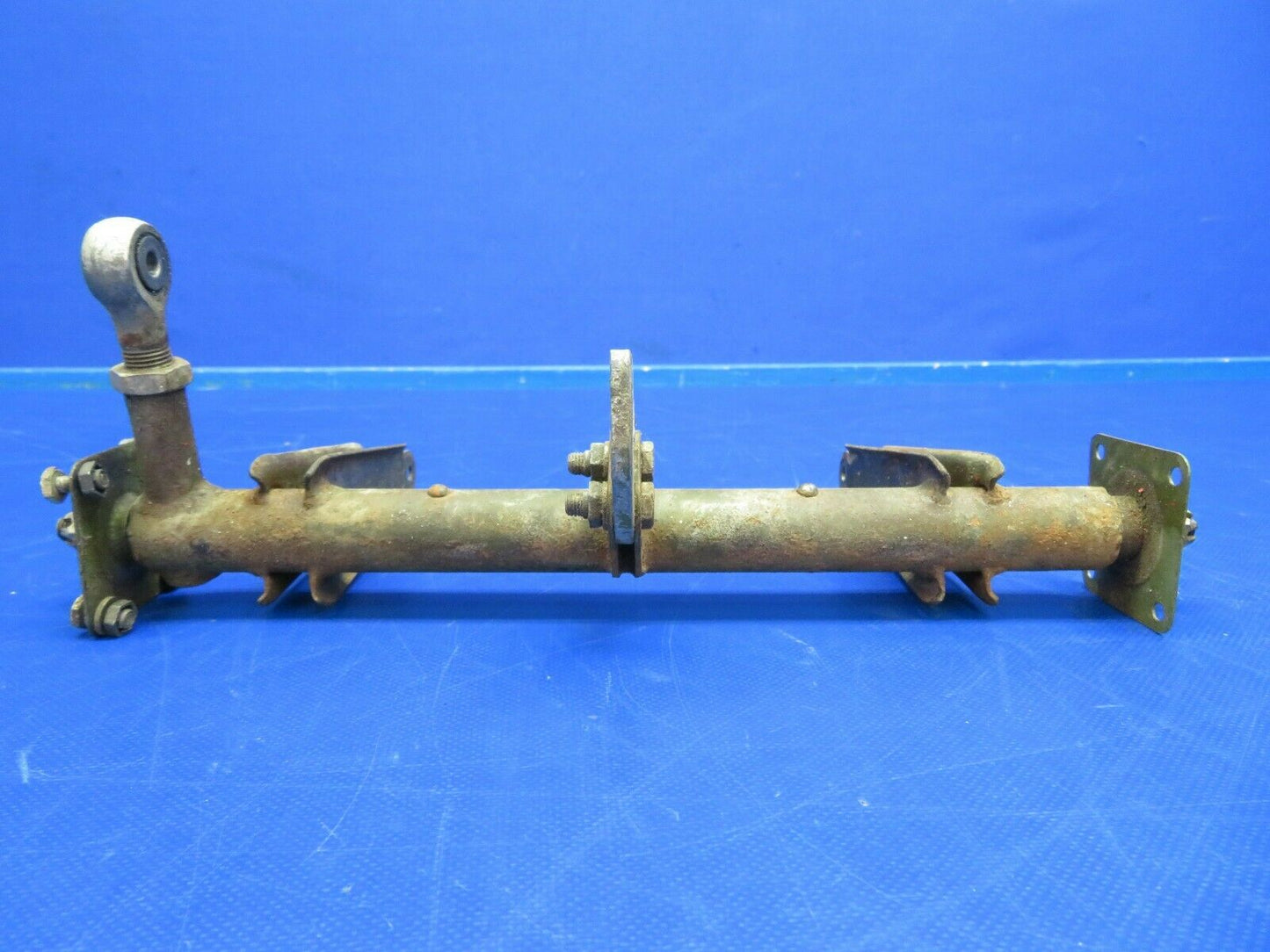 Cessna 310P Torque Tube Assy Uplock Nose P/N 0813300-122 (0620-683)