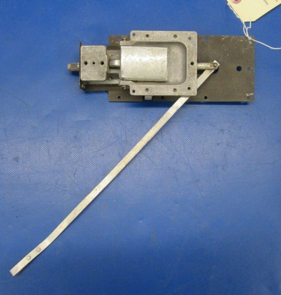 Cessna 150 RH Door Latch Assembly P/N 0413387-2 (1218-193)