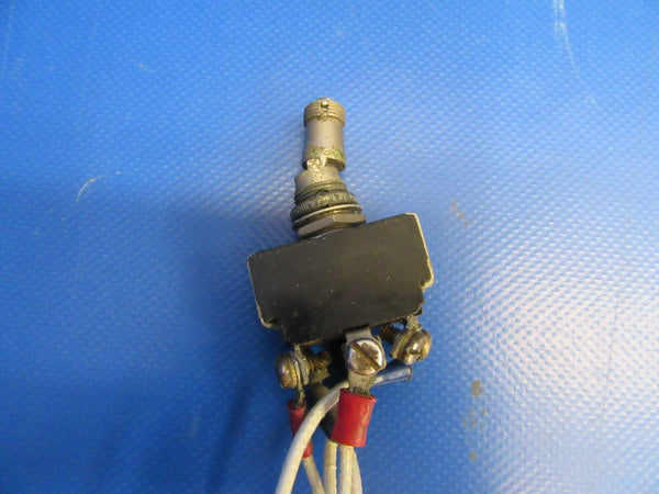 Cessna 310 / T310Q Gear Up Down Switch 0813525-4, MS25126-E1 (0619-370)