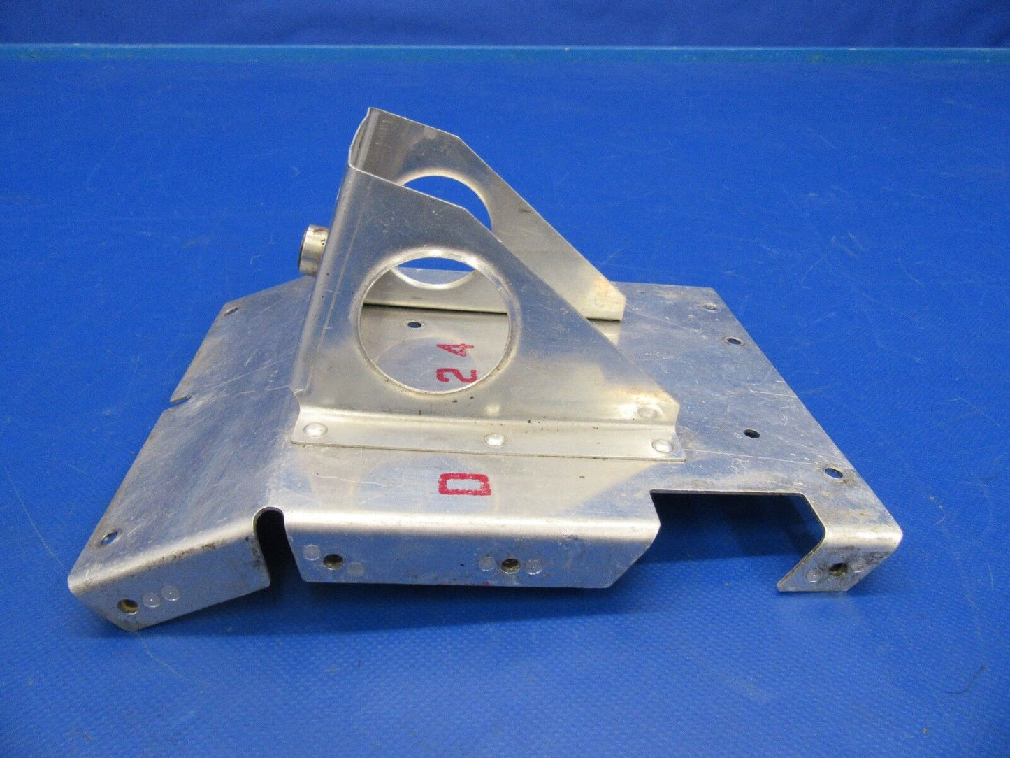 Cessna 210 E Panel LWR Pedestal Fuel Bracket P/N 1261445-2 (0618-127)