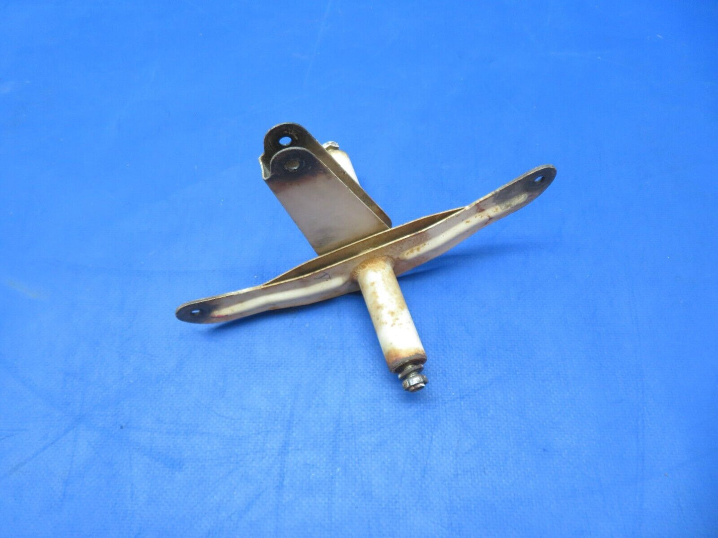Cessna 188B AGpickup RH Flap Bellcrank Assy P/N 0523535-10AGW (0723-526)
