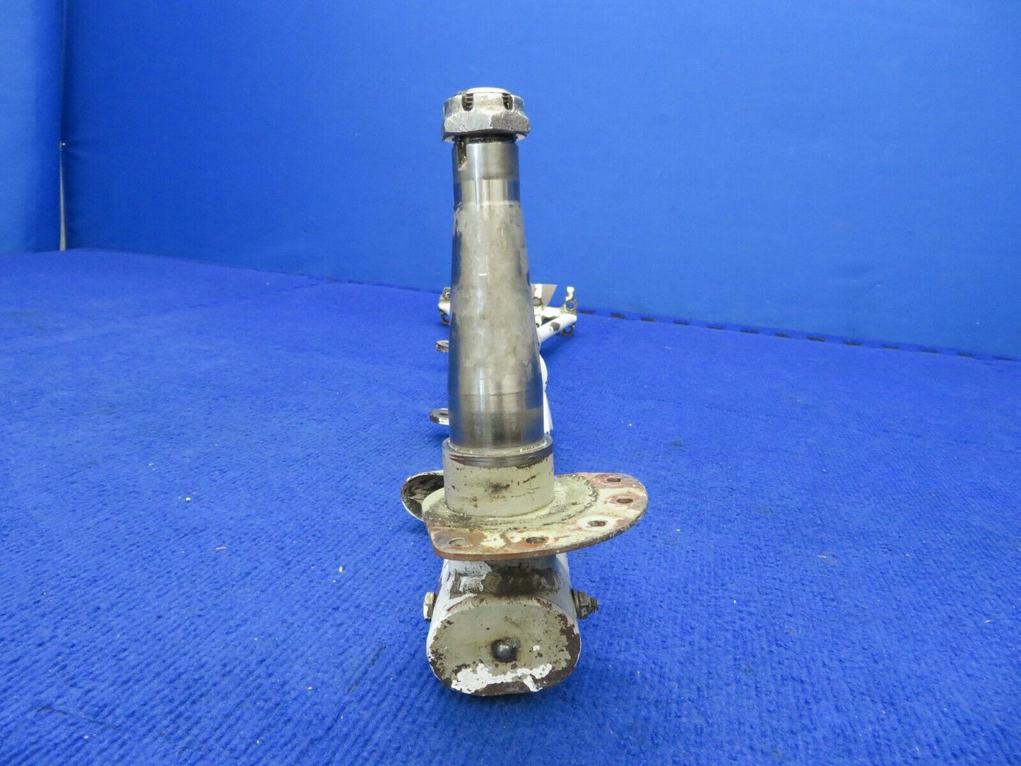 1956 Cessna 310 Main Landing Gear LH P/N 0841000-97 (0422-77)