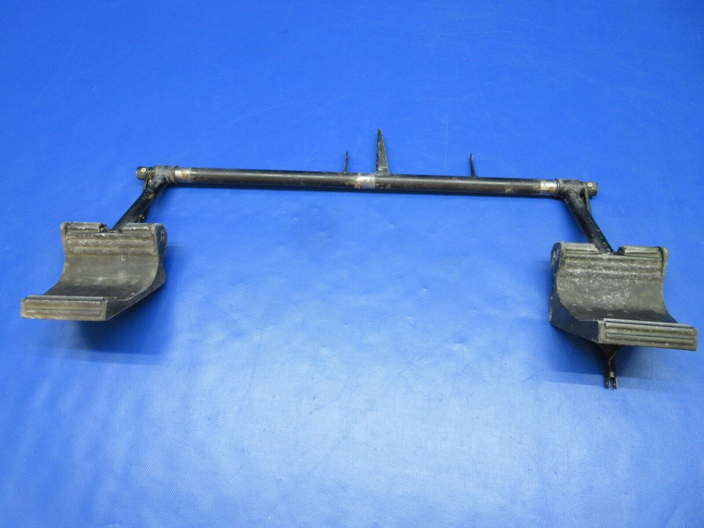 Cessna 401 / 401A RH Rudder Pedal Torque Tube Assy P/N 5015006-8 (1223-1489)