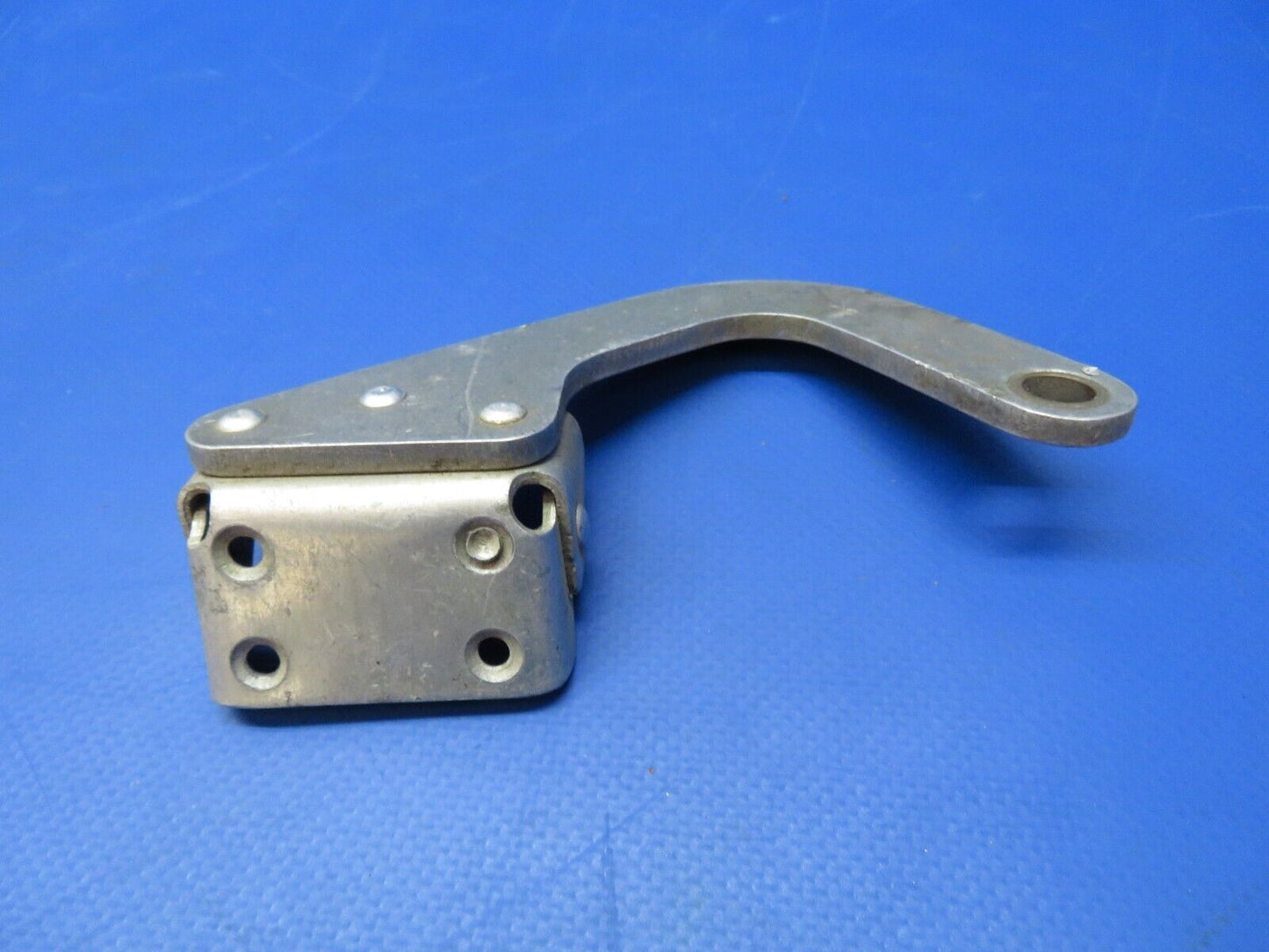 Cessna 210 / 210A RH Nose Gear Door Arm & Angle Assy P/N 1213252-1 (1122-432)