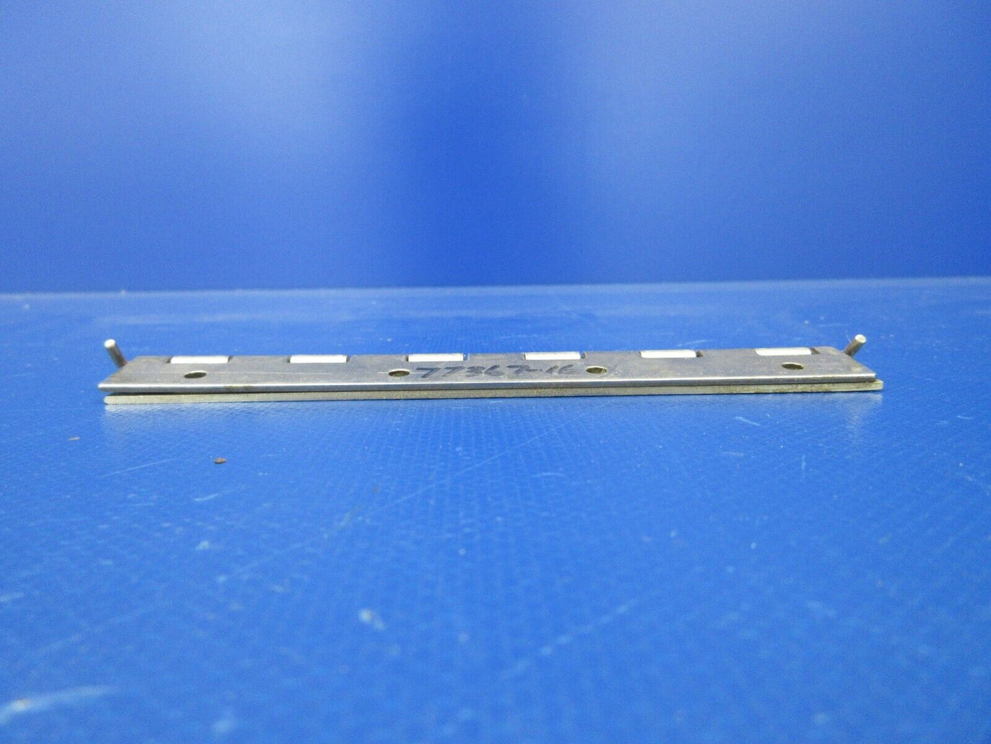 NOS Piper Aileron Hinge P/N 773667-16 (1223-670)