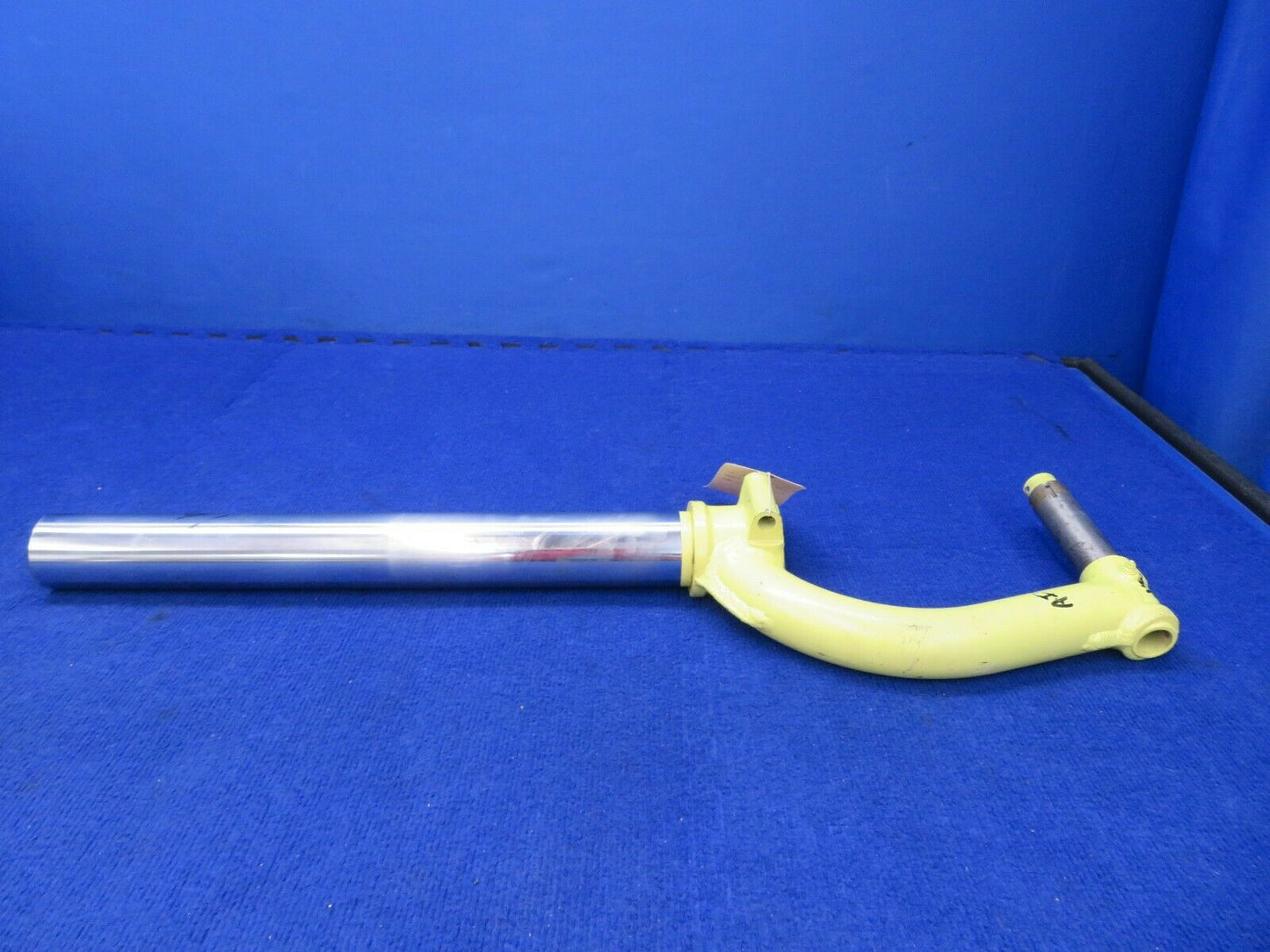 Beech Nose Gear P/N 50-820187-1, 50-820187-3 (0422-495)