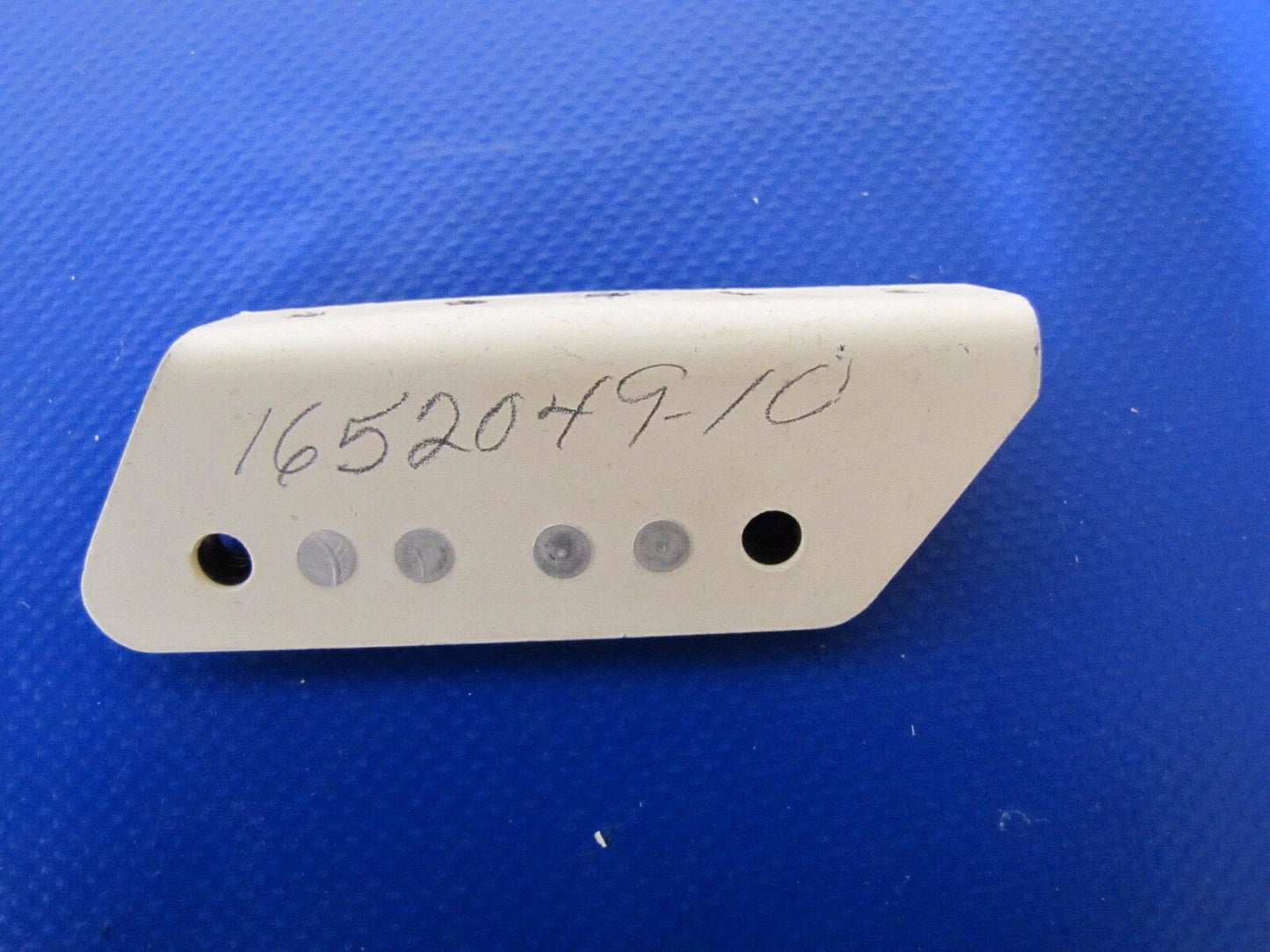Cessna Angle P/N 1652049-10 (0317-152)