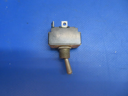Piper PA-34-200T Switch LOT OF 4 P/N MTA106D, W31-X2M1G-2, 512TS1-4 (0323-521)