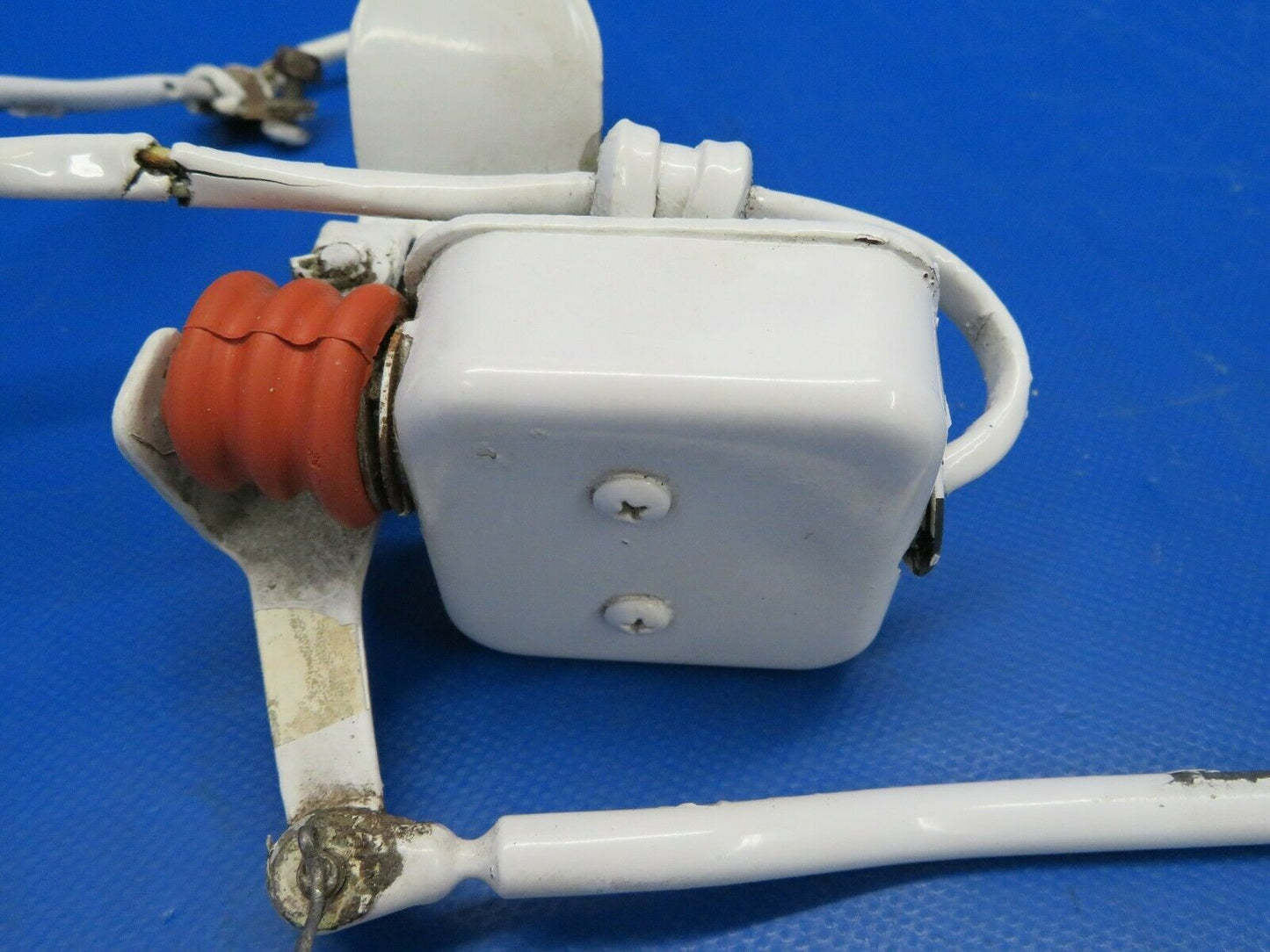 Beech Baron E-55 Main Gear Clamp, Safety Switch P/N 95-361015-601 (0120-439)