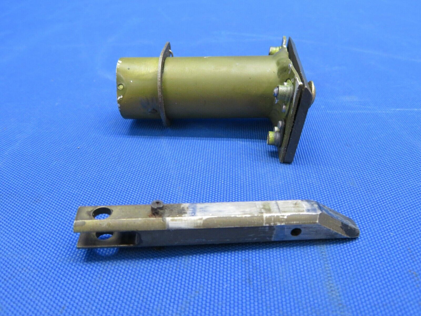 Cessna P210N / 210 Cabin Door Pin & Guide Assy P/N 2117127-3 (1020-152)