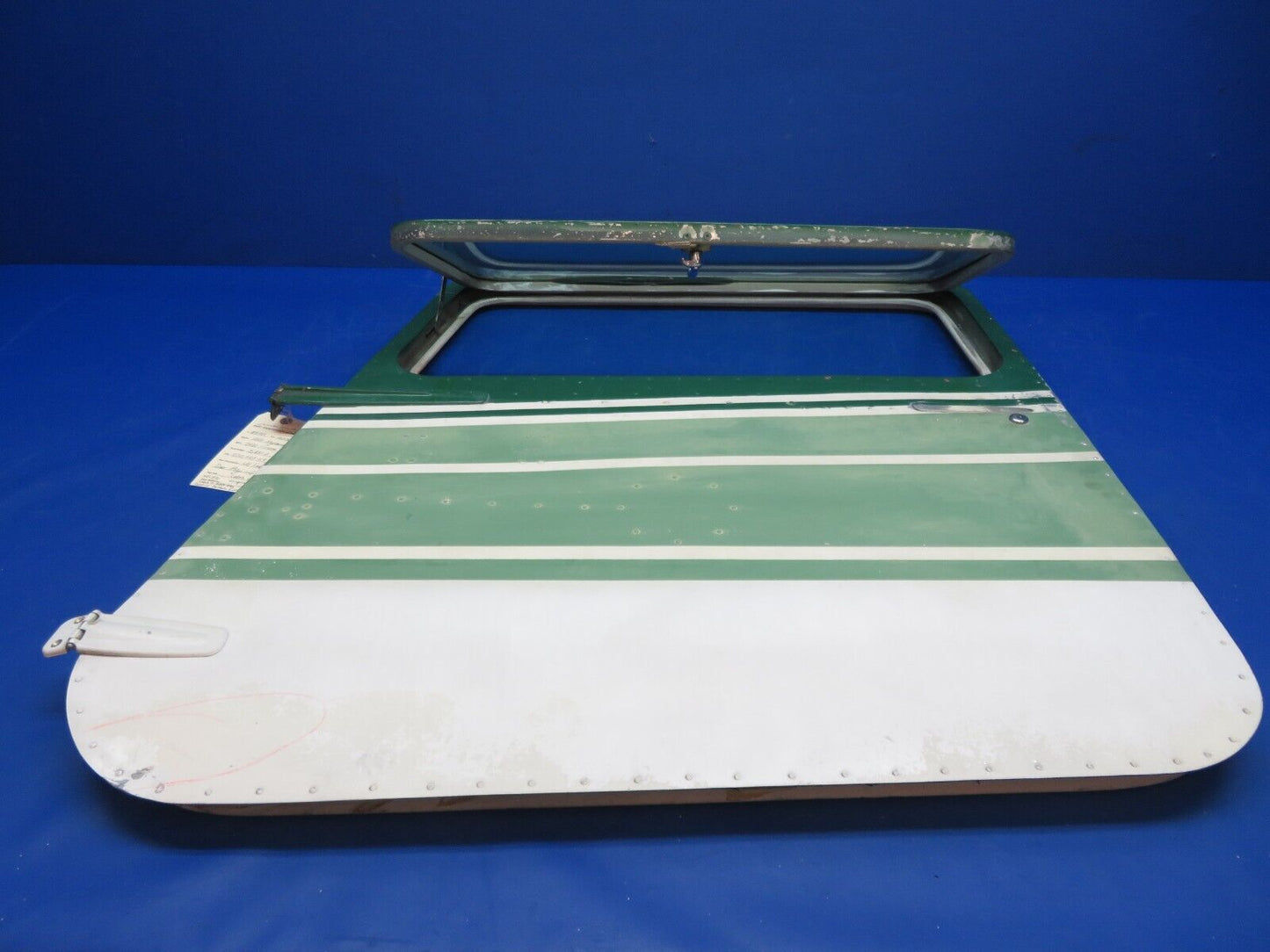Cessna 182D / 182 LH Cabin Door Assy w/ Latch & Hinges P/N 0711023-69 (0923-580)