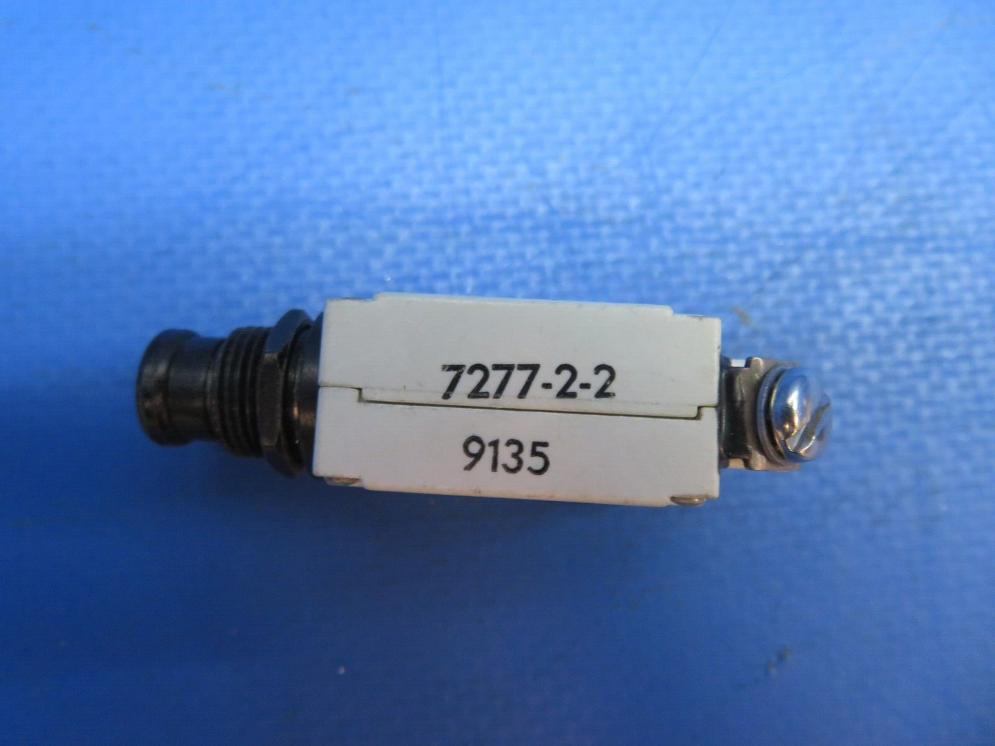Klixon Circuit Breakers & Toggle Switch LOT OF 4 P/N MS35058-22 (0423-316)