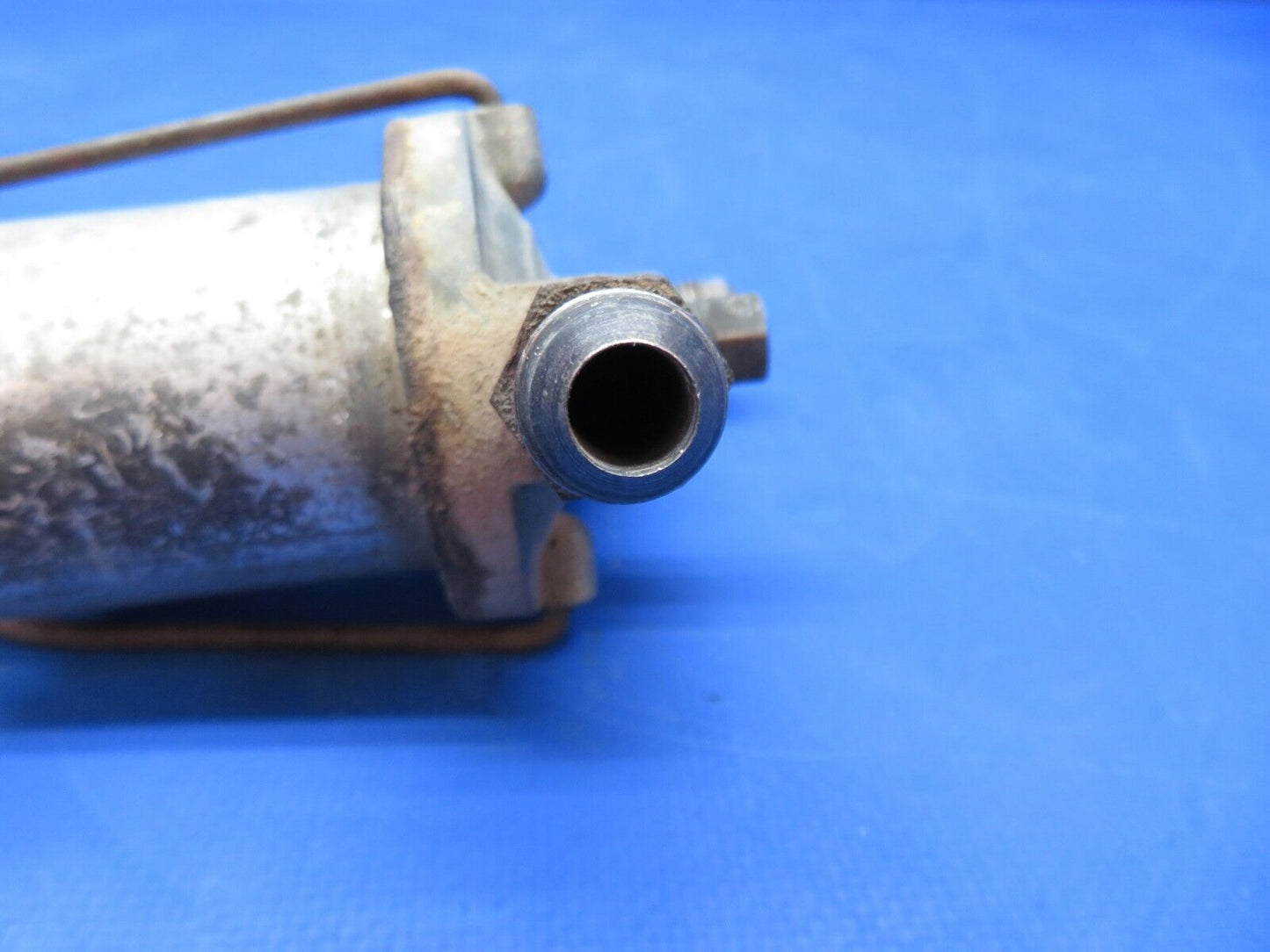 Piper PA-28-180 Fuel Gascolator Assy P/N 62301-03 (0723-718)