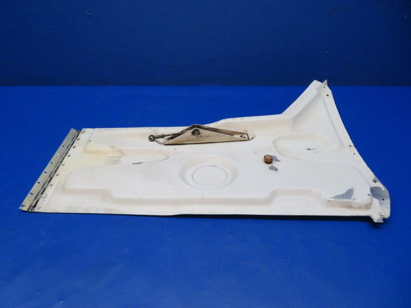 Cessna 401 / 401A LH OTBD Main Gear Door Assy P/N 0826002-202 (1223-352)