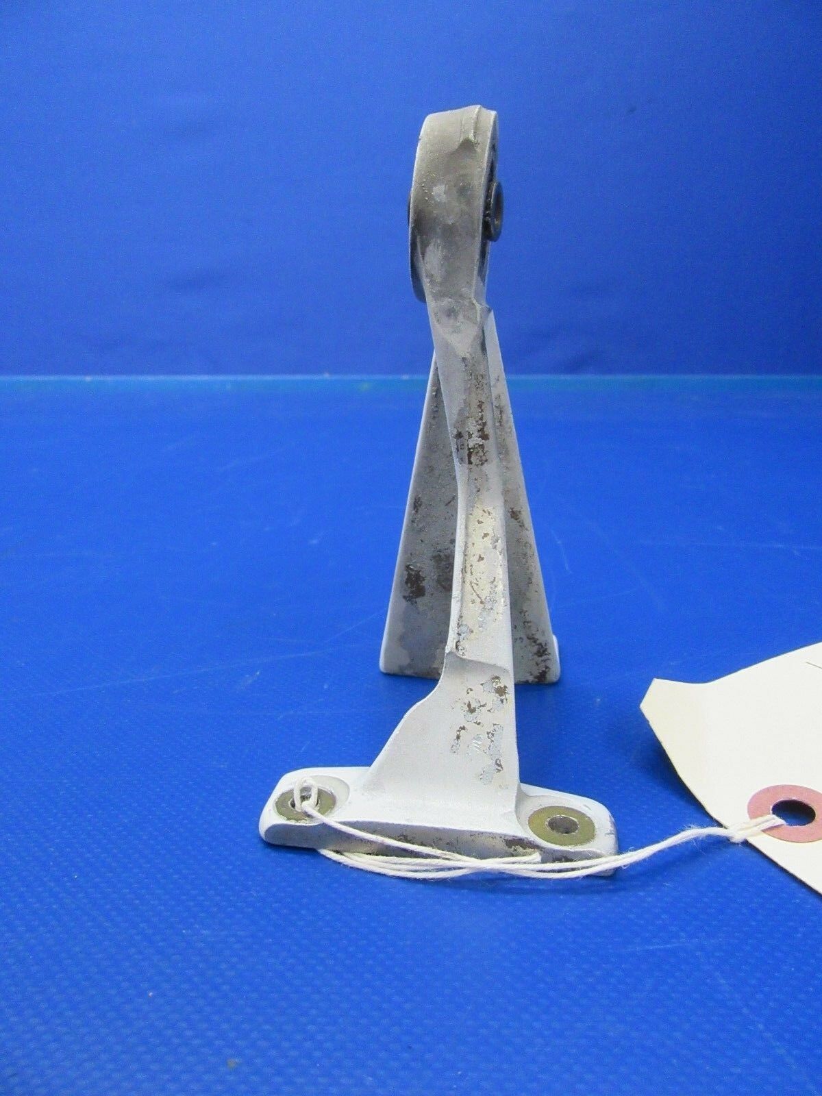 Cessna 310 R Bracket Aileron LH P/N 5024002-13 (0918-54)
