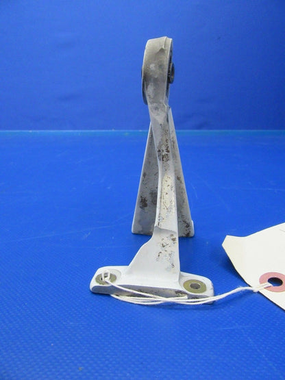Cessna 310 R Bracket Aileron LH P/N 5024002-13 (0918-54)