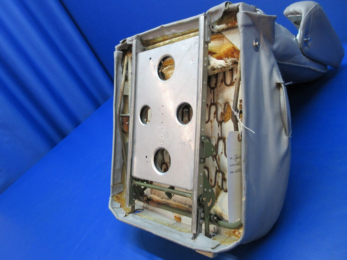 Cessna 401 / 401A Pilot Seat Assy - Gray Leather P/N 5014047-3 (1223-1491)