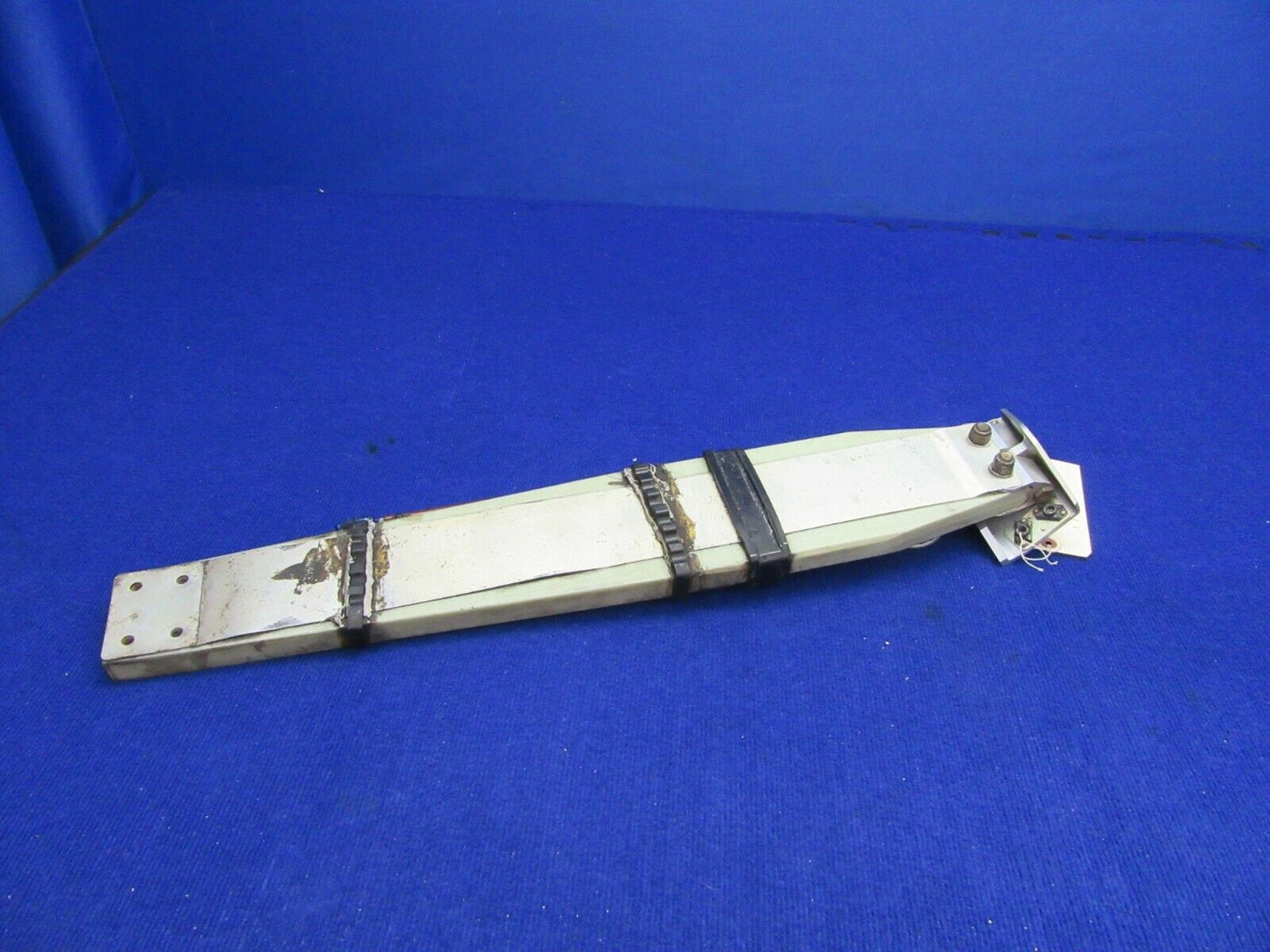 Cirrus SR-22 MLG Strut RH w/ Up Gear Attach Fitting P/N 18561-402 (0122-394