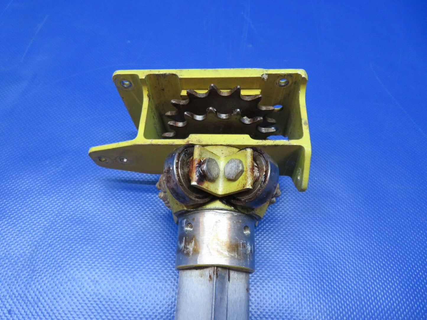 Piper PA-24-180 Comanche Control Wheel Tube LH Roller P/N 20975-03 (1223-273)