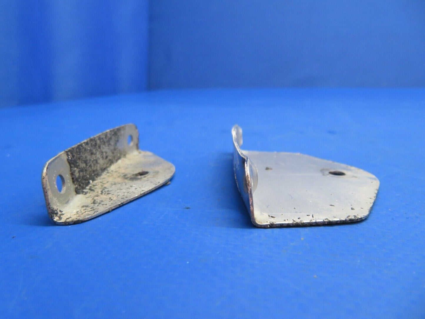 Piper PA-34-200T Seneca II Bracket Baggage Door P/N 37662-00 (0323-588)