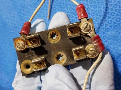 Beech Baron 58 Grimes Nose Baggage Light & Switch 28V P/N B-3555A-307 (0616-194)