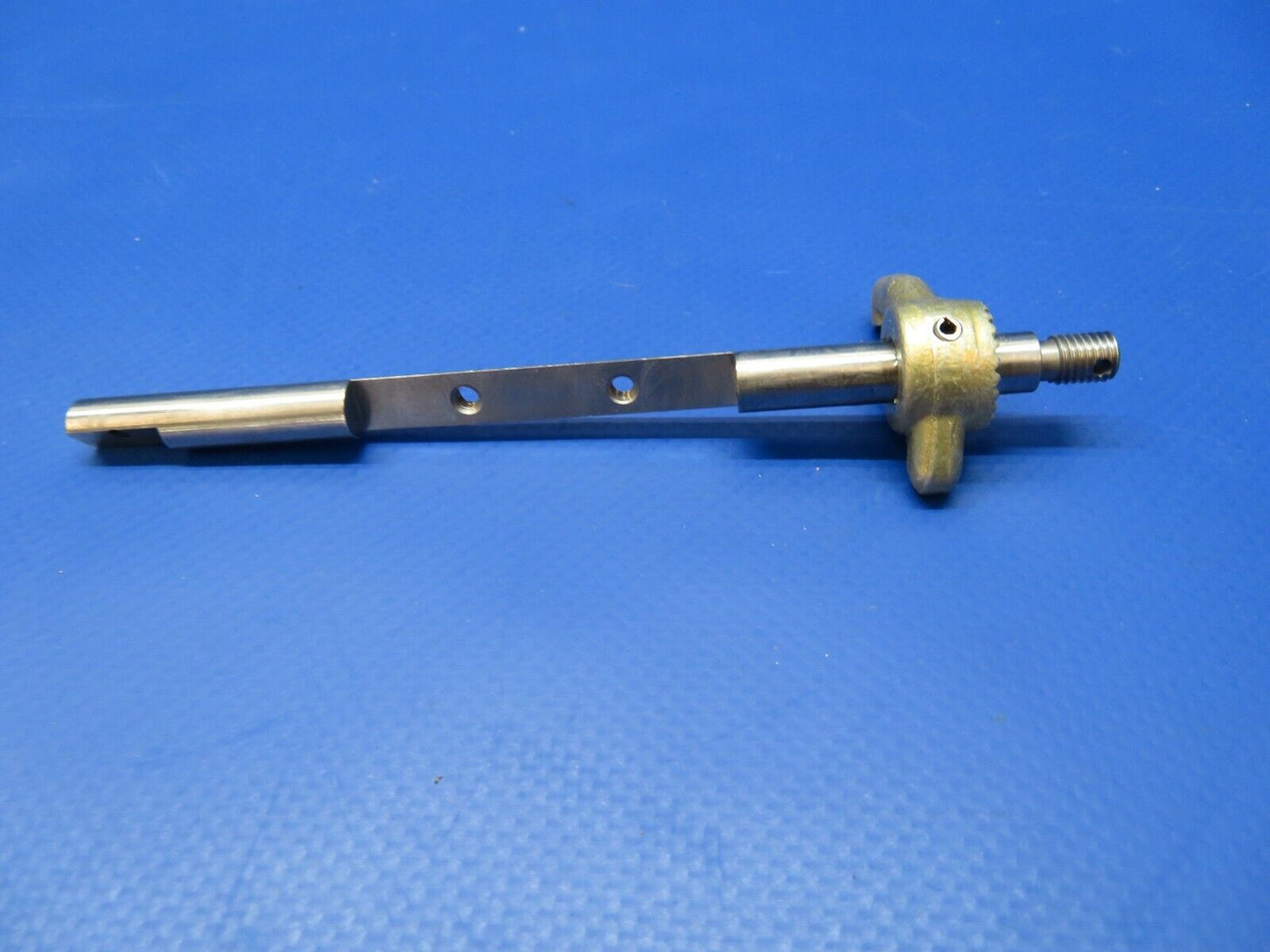 Avstar Carburetor Throttle Shaft P/N AV13-1521 NOS (0922-26)