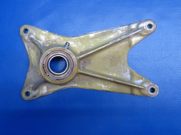 Piper PA-24-180 Comanche LH Main Gear FWD Fitting P/N 20757-00 (1223-1133)