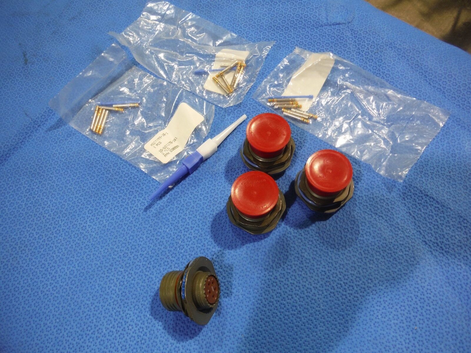 Amphenol Circular Connector P/N D38999/24WD5SN   (1015-16)