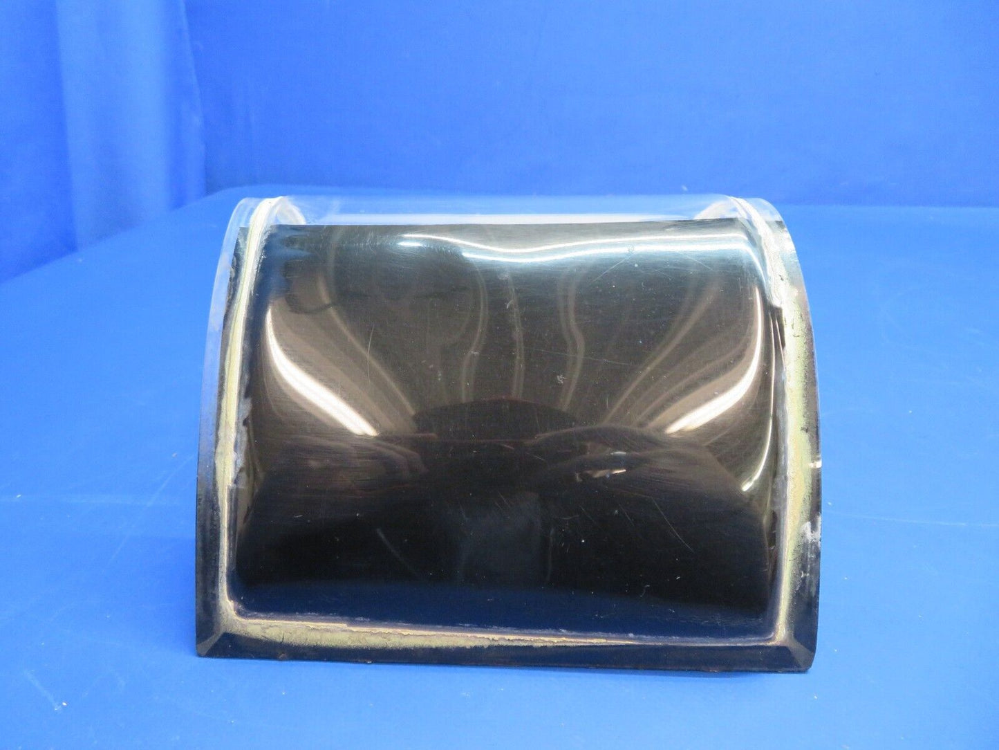 Beech C-35 Bonanza Wing Landing Light Frame w/ Lens P/N 35-115210-10 (1122-882)