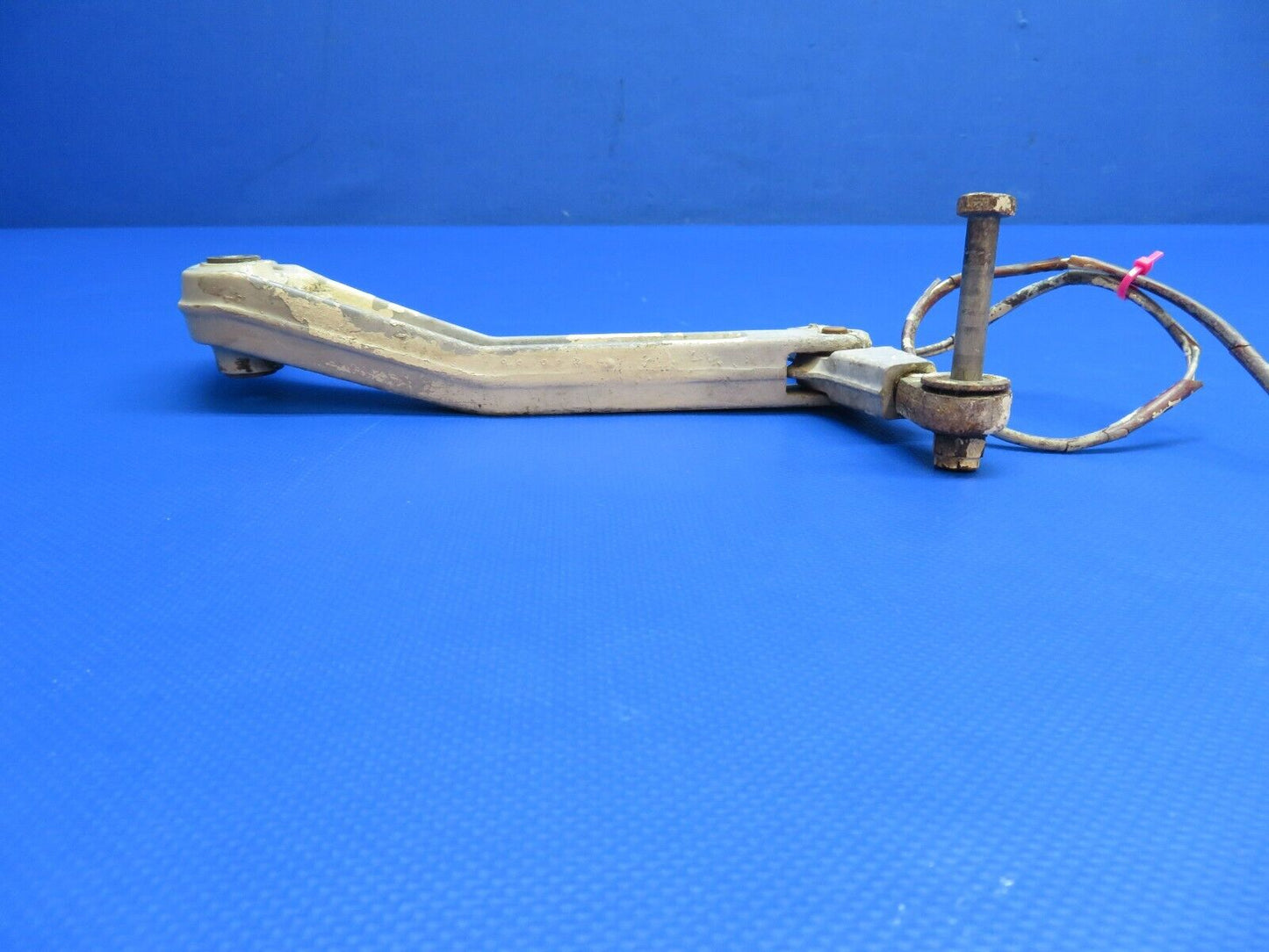 Early Cessna 310 MG RH Bellcrank Assy w/ Lock Link P/N 0841225-10 (1223-1033)