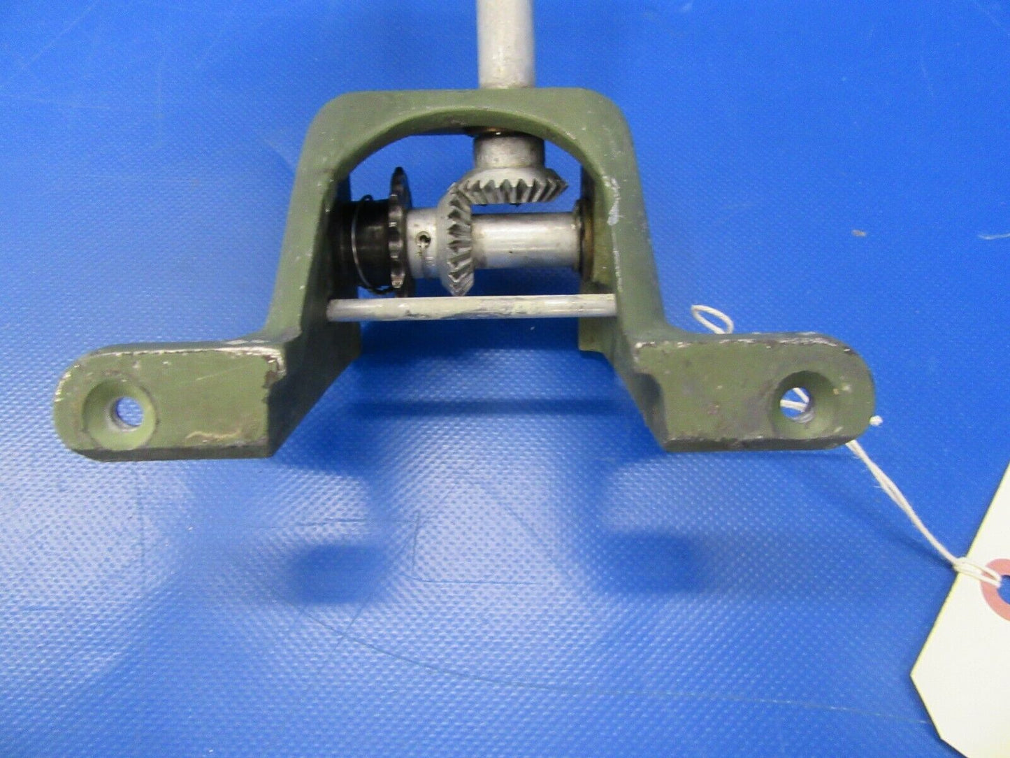 Cessna 310 Bracket & Gearshaft Emergency Extension P/N 0843400-48 (0219-72)