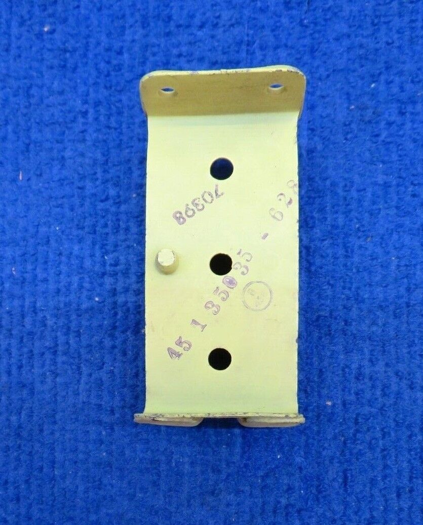 Beech Hinge Assy Aileron INBD P/N 45-135035 NOS (0722-39)