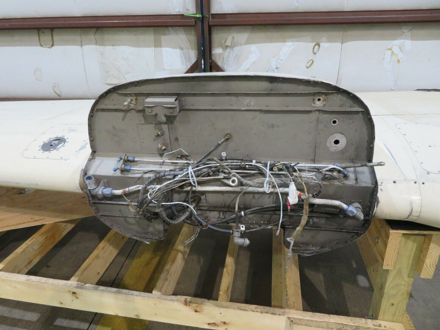 1969 Beech Baron 95-B55 RH Wing P/N 96-110005-610 (0521-101)