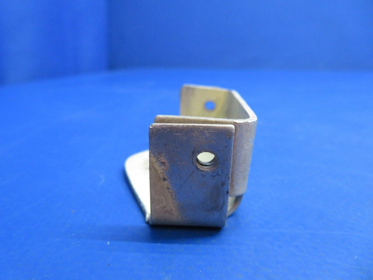 Cessna 182 Bracket Hinge Middle P/N 0732100-4 (1122-664)