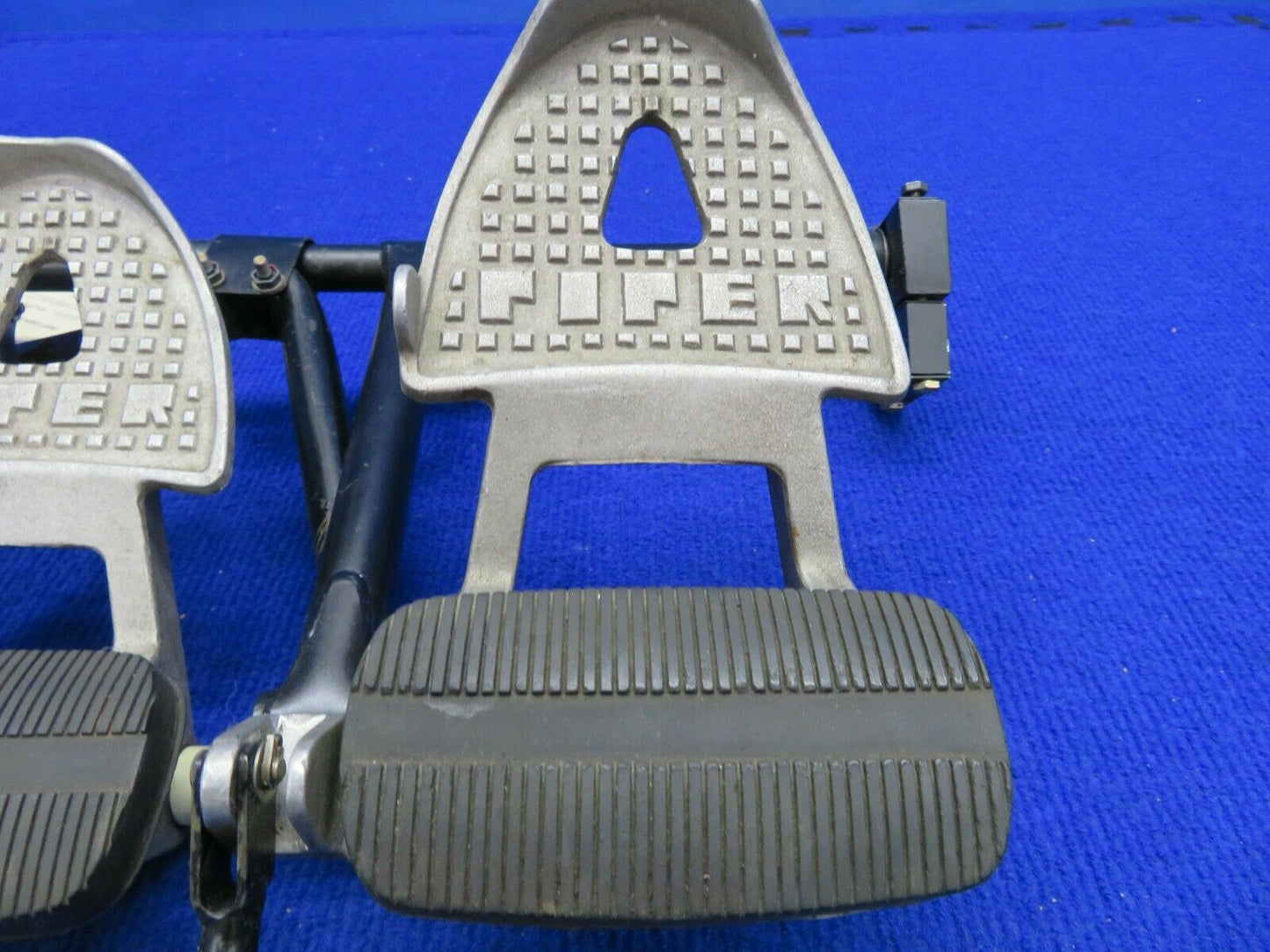 Piper Arrow PA-28R-201T Rudder Pedal Assy P/N 67180-04 (0222-831)