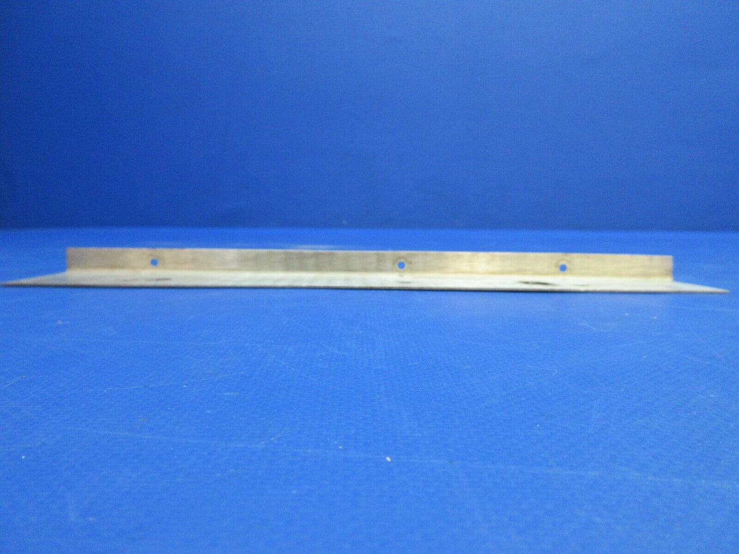 Beech Baron Communication Components Antenna w/ Bracket P/N 35-5016 (0523-1116)